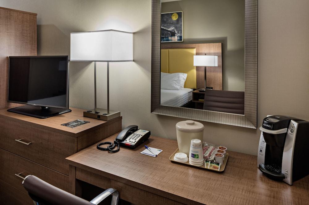 Holiday Inn Express New York Brooklyn - photo 8