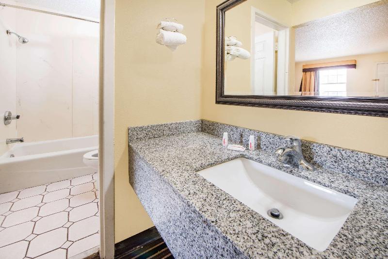 Super 8 By Wyndham Tulsa Arpt St Fairgrounds - photo 25