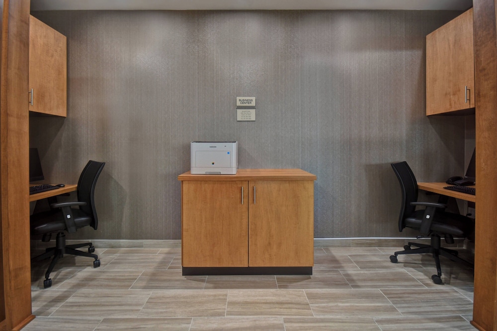 SpringHill Suites by Marriott Holland - photo 20