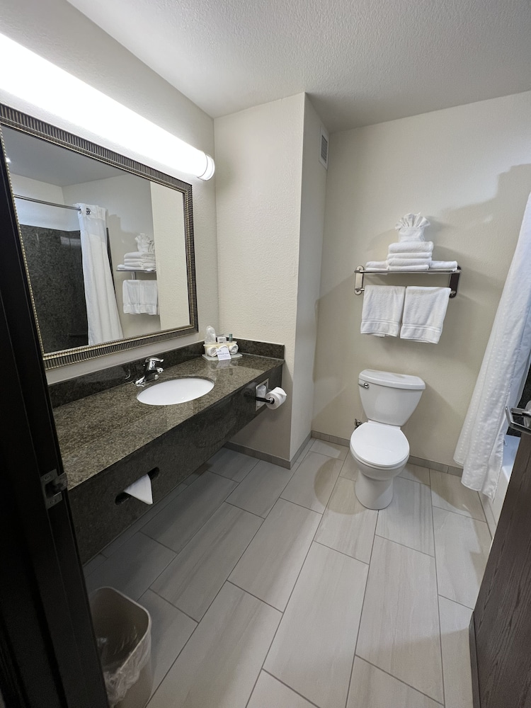 Holiday Inn Express & Suites Omaha I 80 by IHG - photo 12