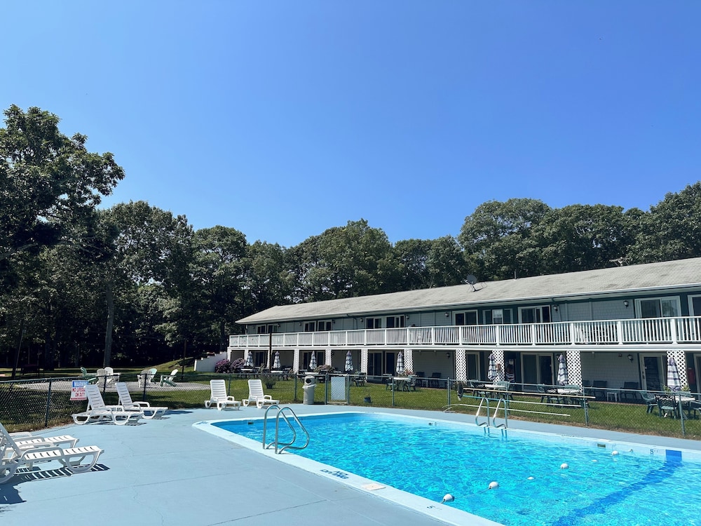 Green Harbor Waterfront Lodging — hotel in East Falmouth