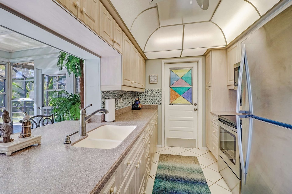 220 Albatross St in Fort Myers Beach, United States