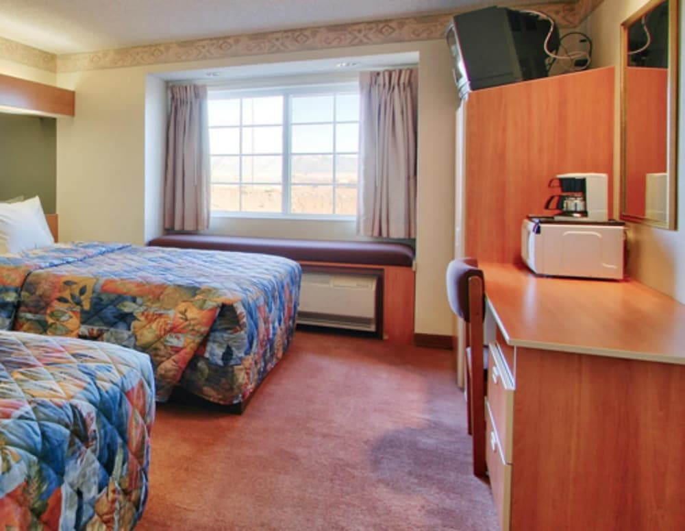 Western Skies Inn And Suites - photo 11