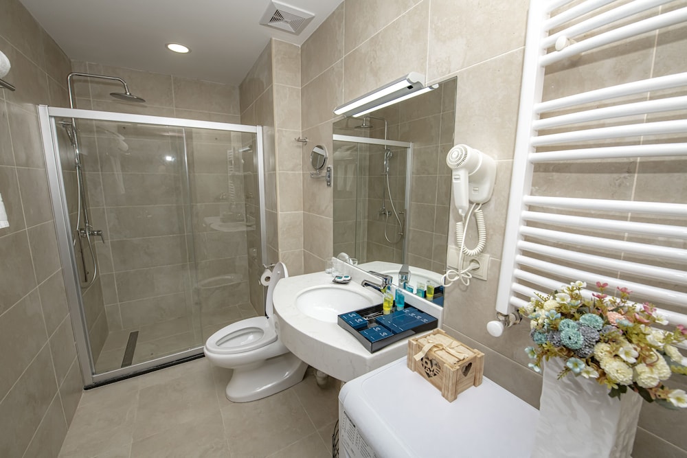 Bathroom shower