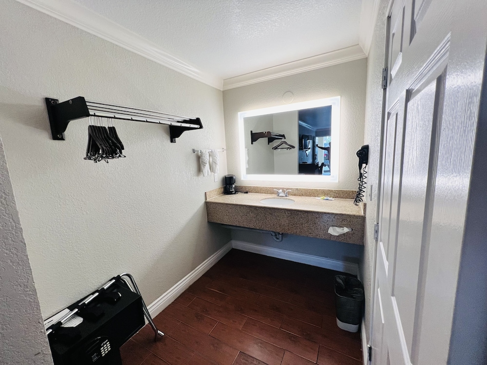 Casa Blanca Hotel and Suites Orange - photo 34