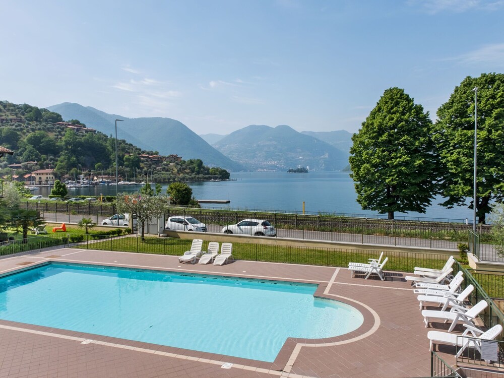 Iseo Lake apartment — 4-Star Luxury Hotel in Sulzano, Italy