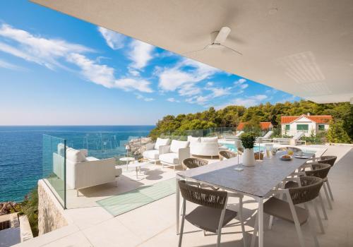 Amazing Seafront Croatian Villa 5 Bedrooms Villa Primosten Pearl — 4-Star Luxury Hotel in Primosten, Croatia
