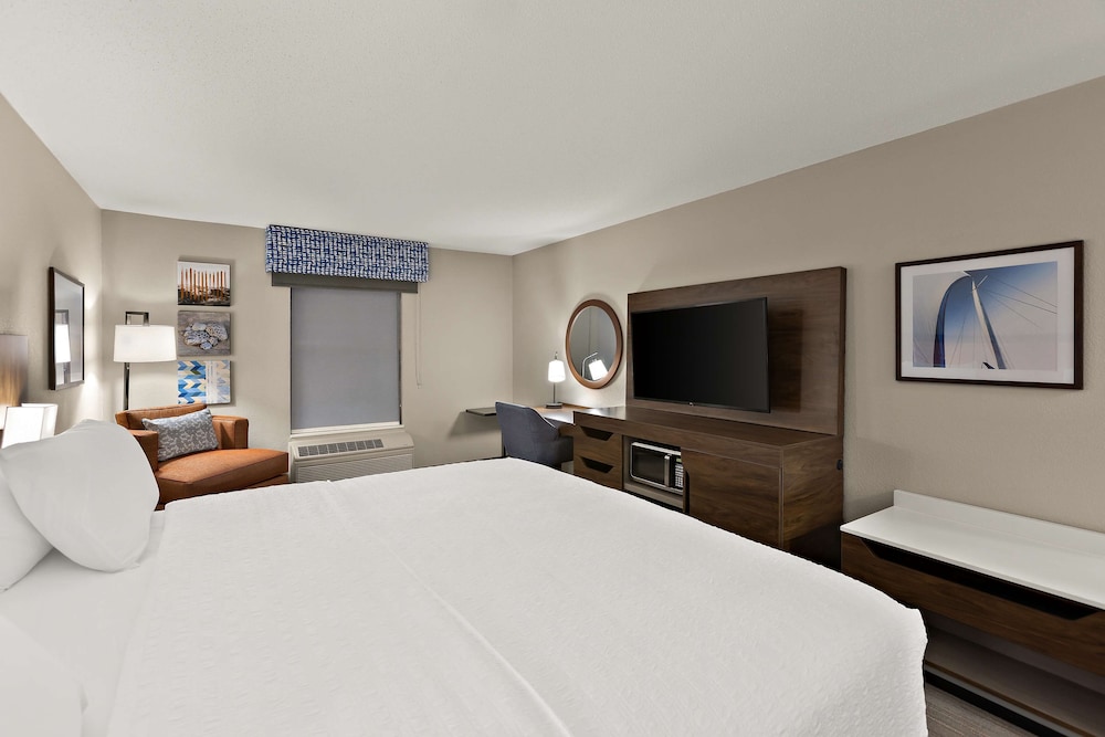 Hampton Inn & Suites by Hilton Petoskey - photo 30