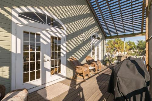 Tequila Sunrise — 4-Star Luxury Hotel in Holmes Beach, United States