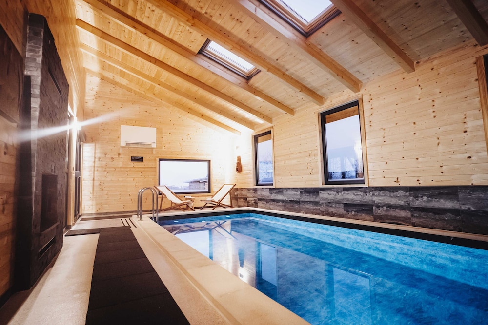 Holiday Home Nightswim Inn — 4-Star Luxury Hotel in Vrbovec, Croatia