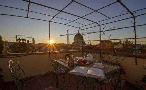 Signorelli Halldis Apartment — 4-Star Luxury Hotel in Florence, Italy