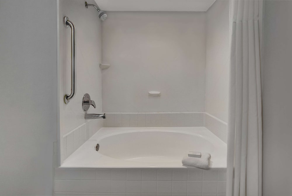Hampton Inn Jacksonville Beach Oceanfront - photo 28
