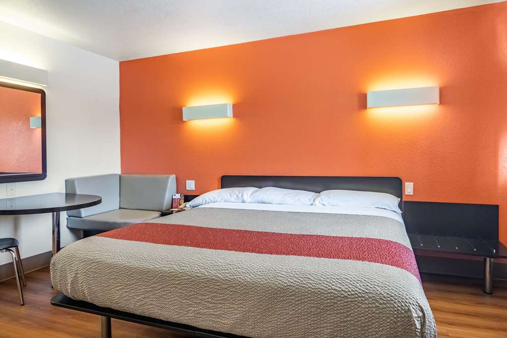 Motel6 Youngstown OH - photo 13