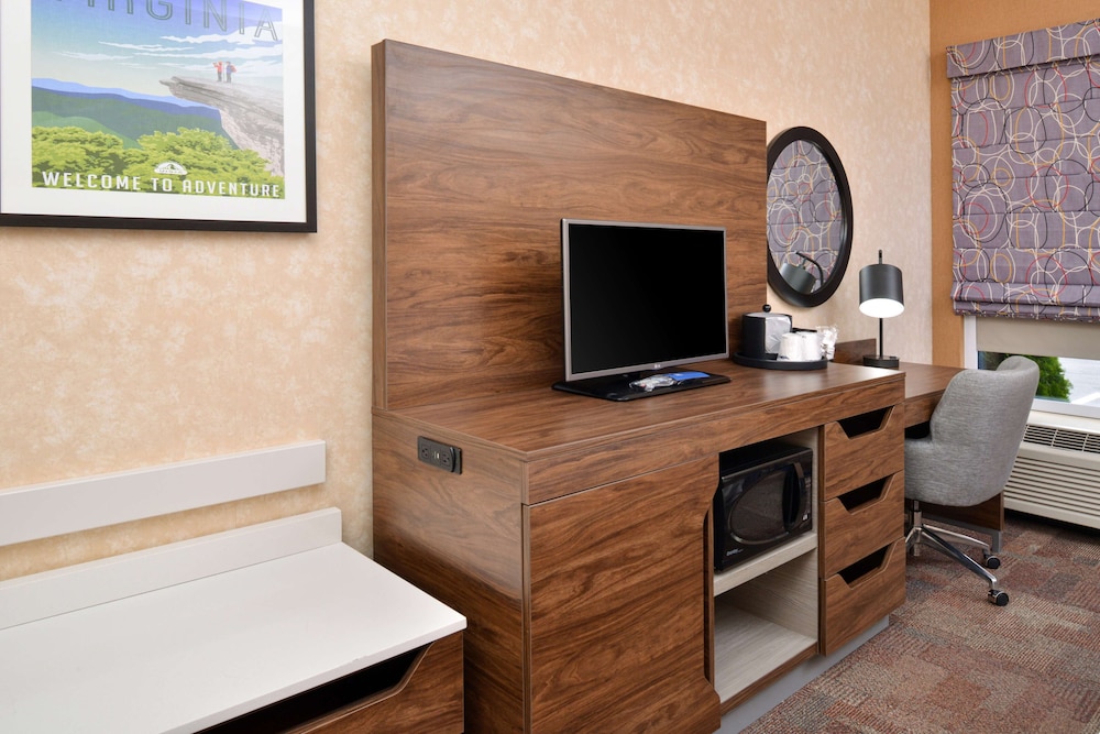 Hampton Inn Wytheville - photo 20