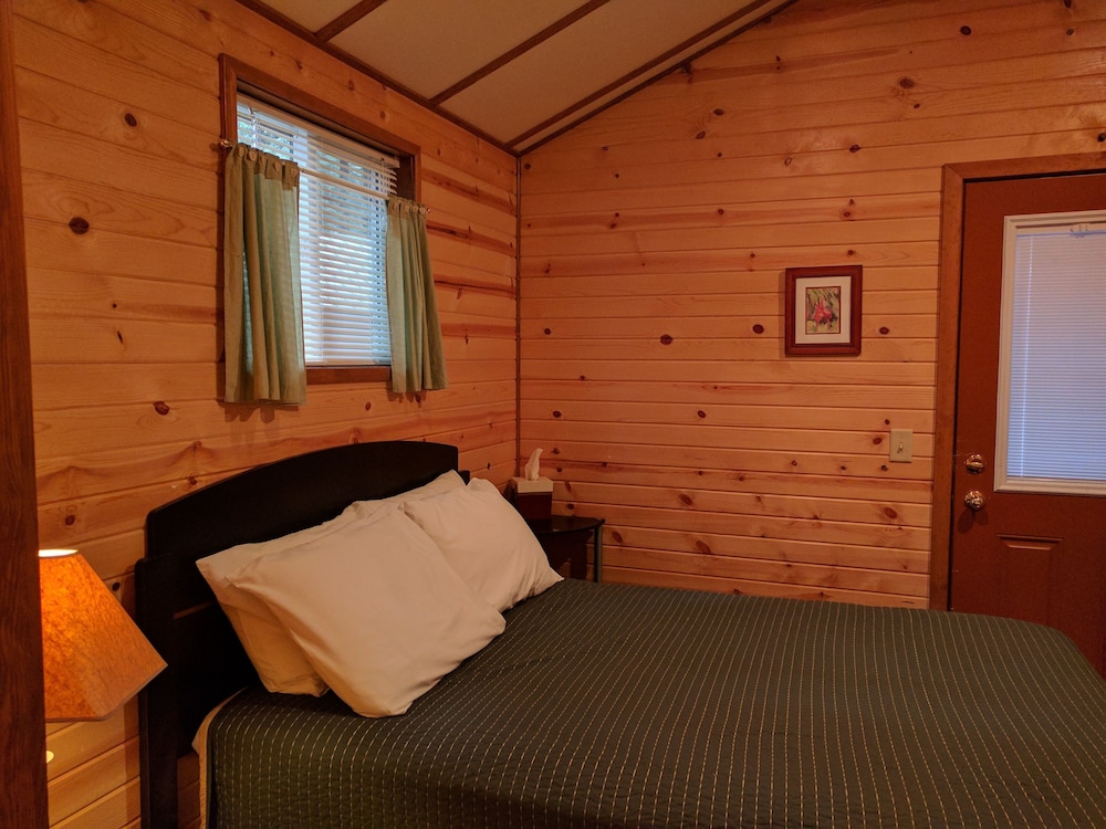 Emerald Forest Cabins - photo 19