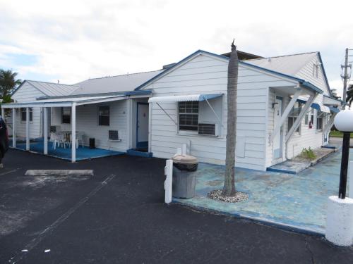 Royal Palms Motel - photo 10