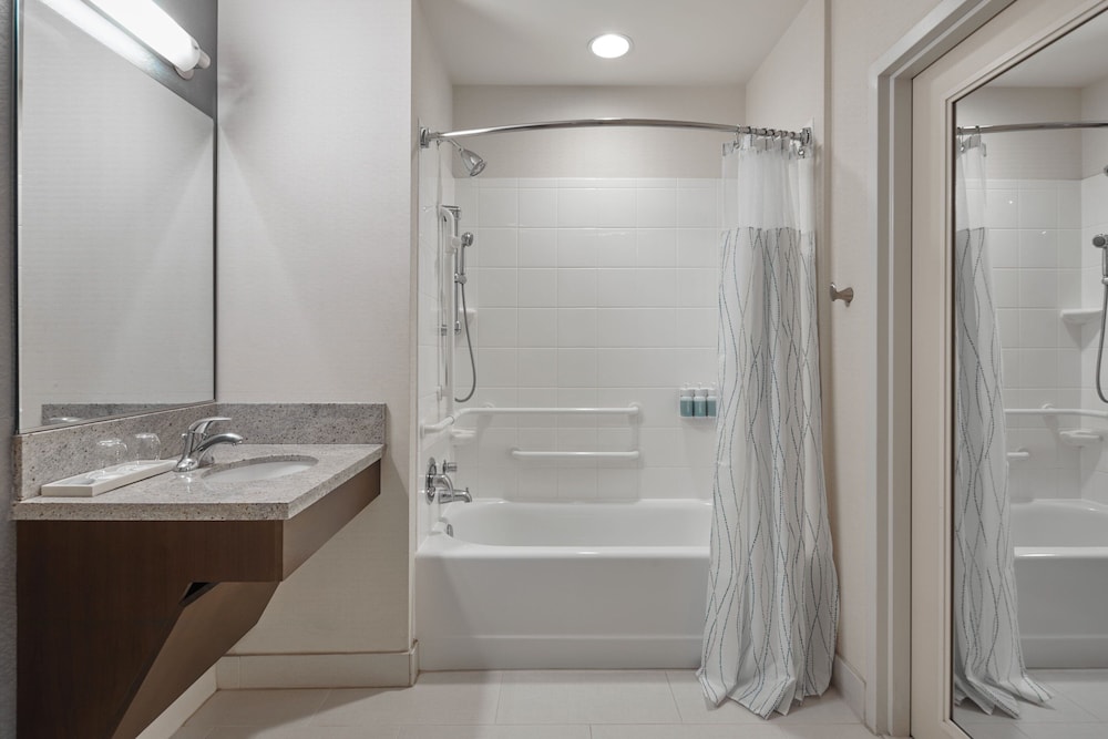 Courtyard by Marriott Portland City Center - photo 26