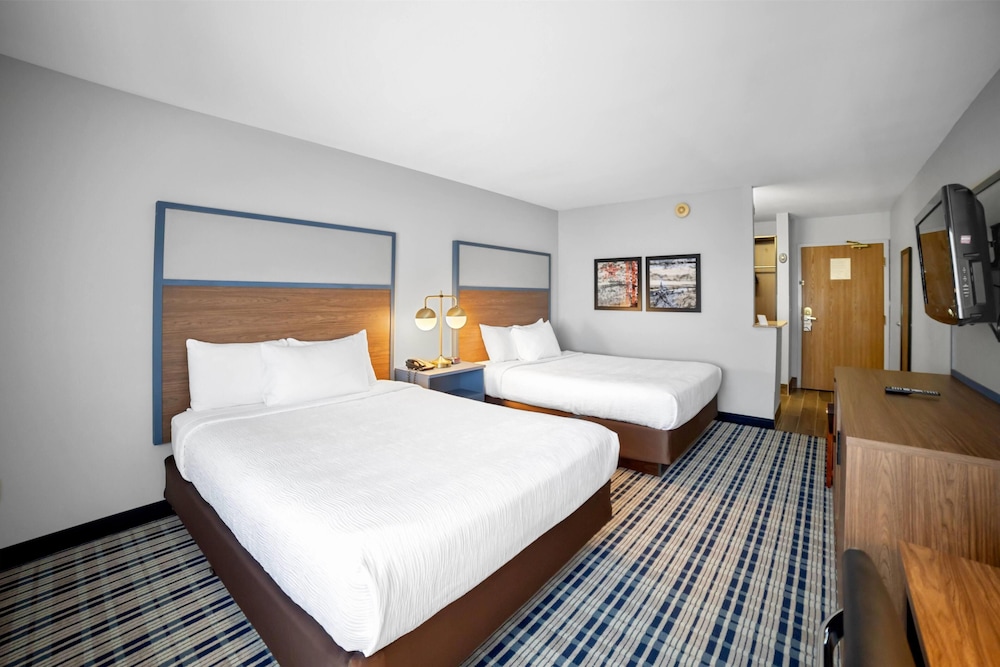 AmericInn by Wyndham Beloit - photo 13