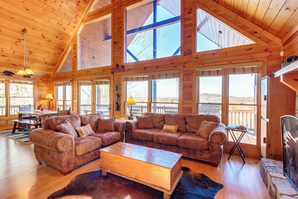 Gorgeous Blue Ridge Mountain Retreat: Deck View