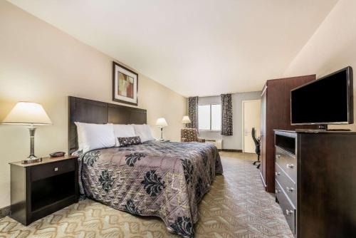 Days Inn by Wyndham Bryan College Station - photo 17