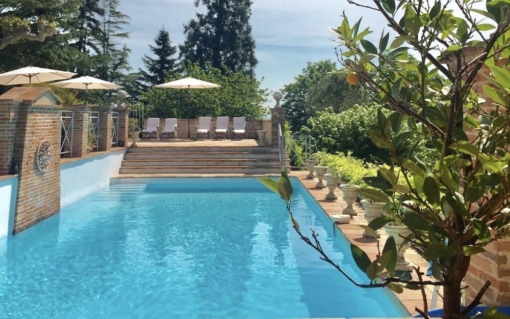 Domaine de perches — 4-Star Luxury Hotel in Gaillac, France