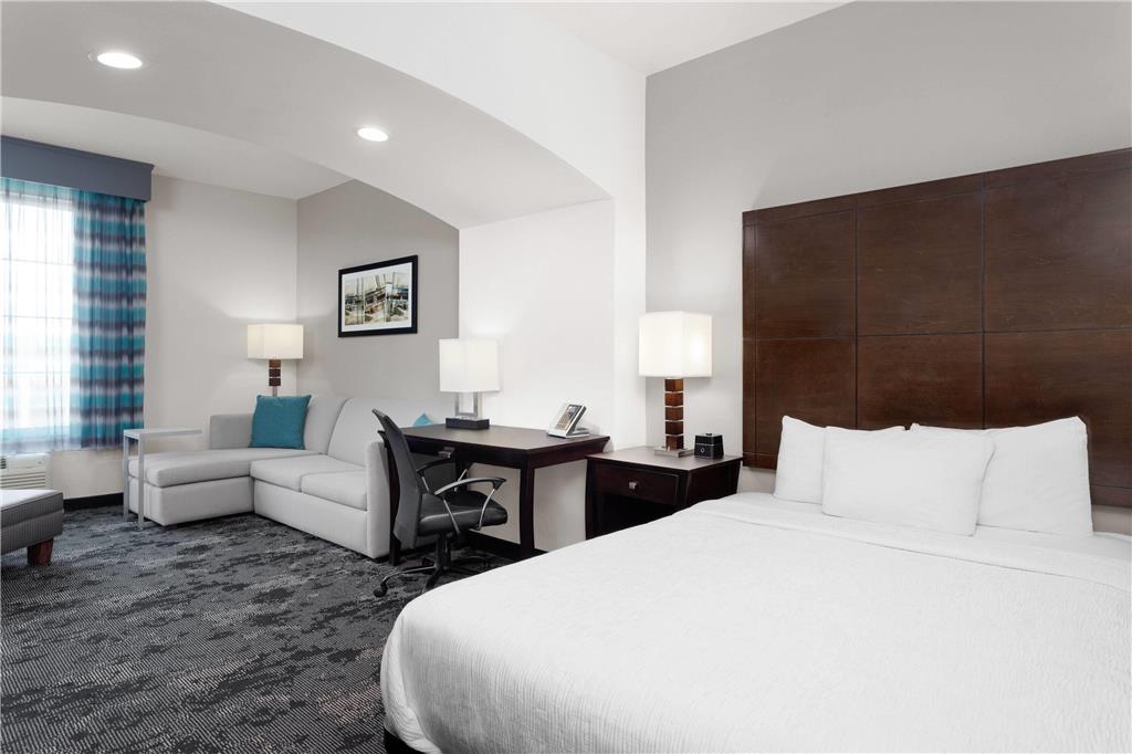 La Quinta Inn & Suites by Wyndham Columbus Edinburgh - photo 15