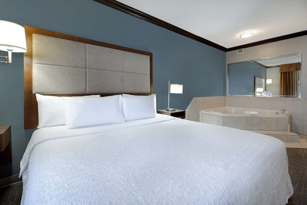 Hampton Inn Victoria - photo 9