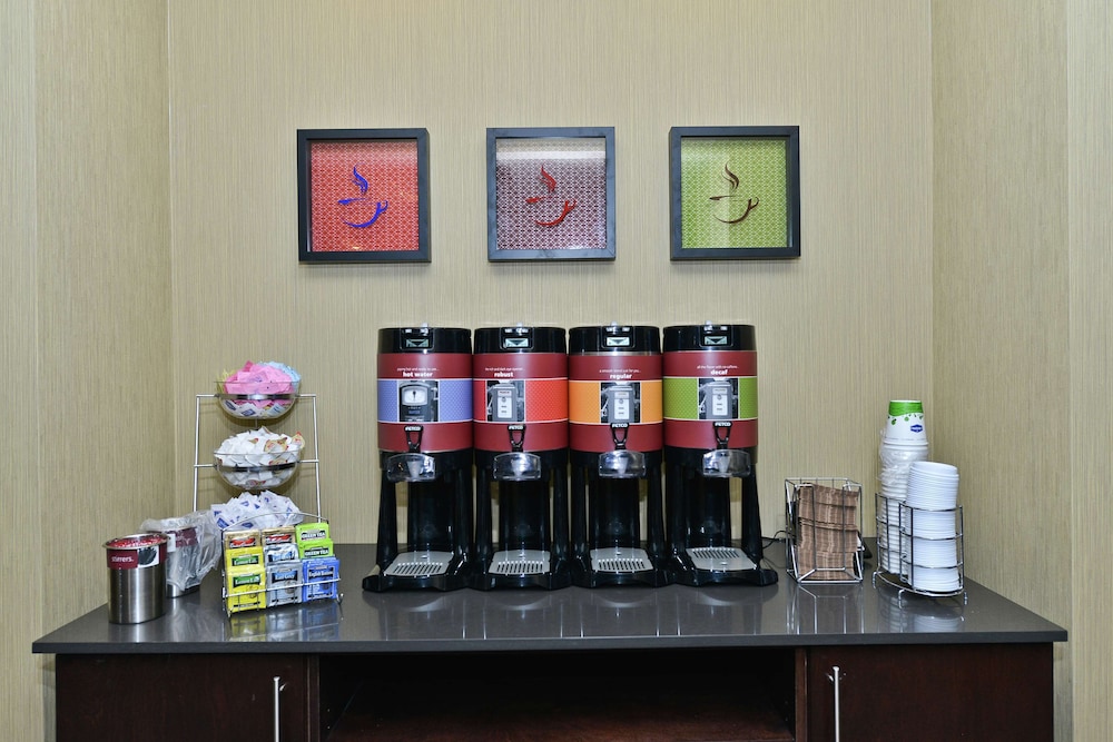 Hampton Inn & Suites Greensboro Coliseum Area - photo 74