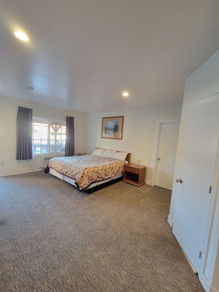 Townhouse Motel - photo 7