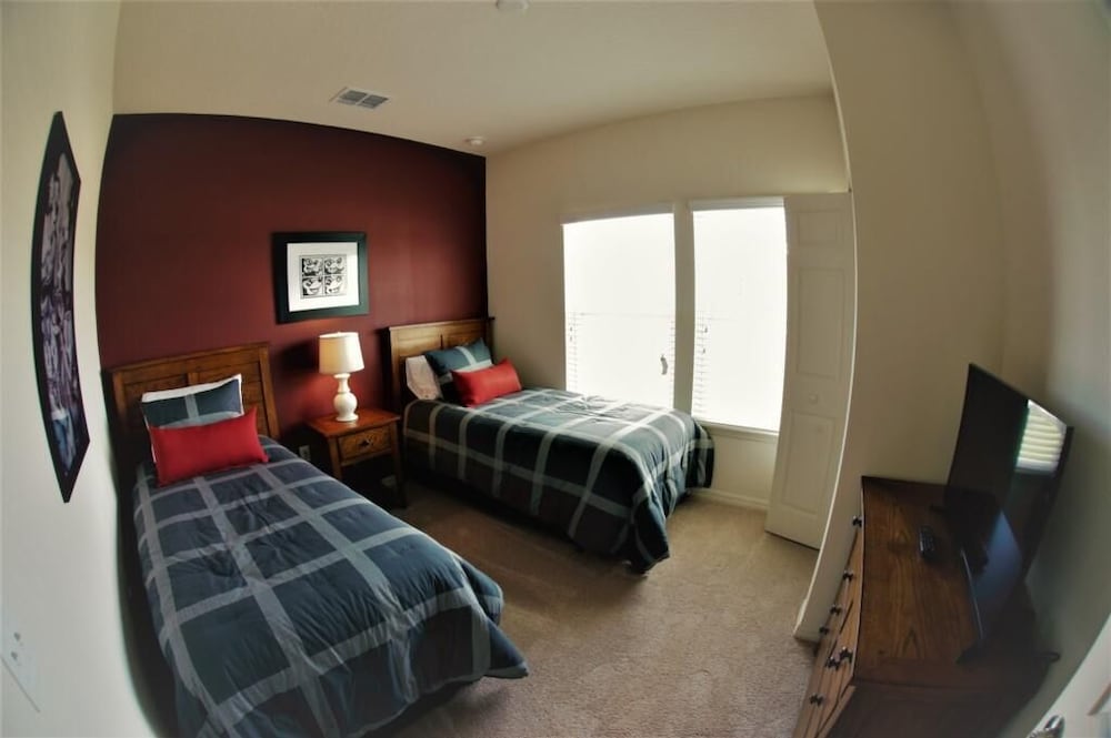 Lucaya 4 Bedrooms 3 Baths Townhome With Resort Pool - photo 7