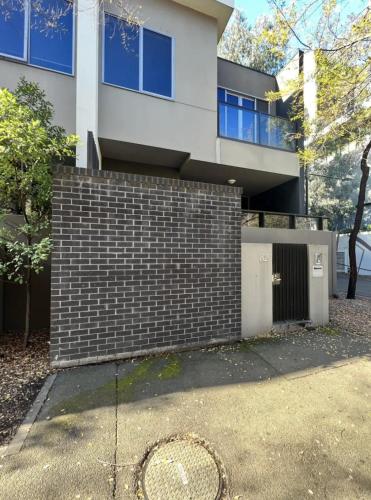 Readyset Townhouses At Mosaic — Docklands