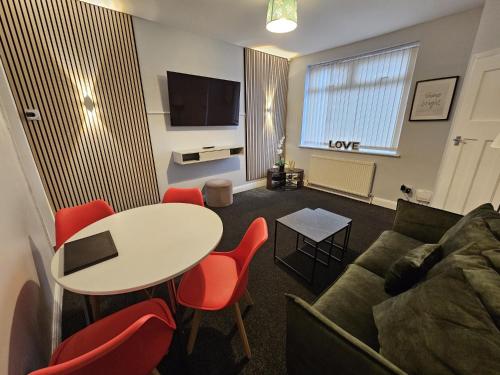 Victoria House 3 Bedroom House sleeps 5 with WiFi and parking — 4-Star Luxury Hotel in Kingston Upon Hull, United Kingdom