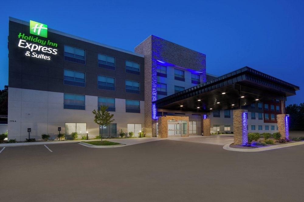 Holiday Inn Express & Suites Muskegon Grand Haven an IHG Hotel - photo 52