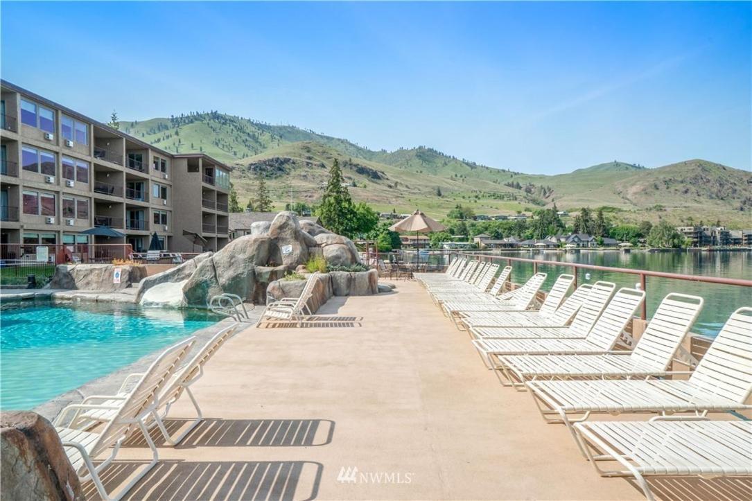 Grandview Lake Chelan Waterfront View Pool Hot Tub Golf 1 Min To Downtown - photo 10