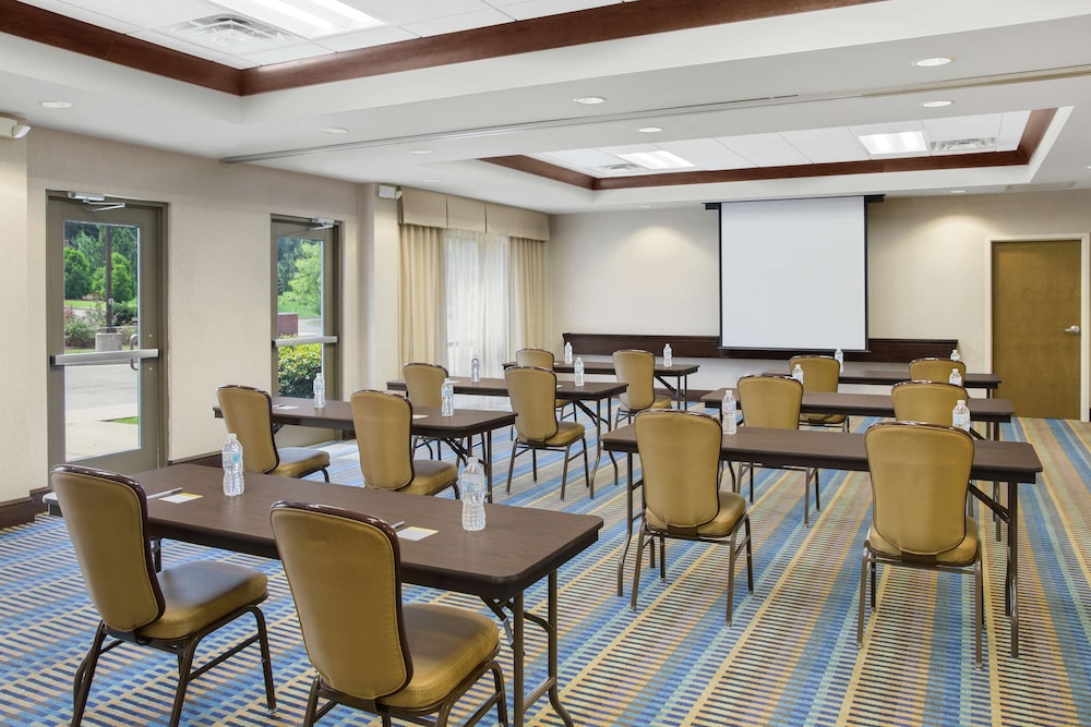 Hampton Inn by Hilton Columbus South Fort Benning - photo 27