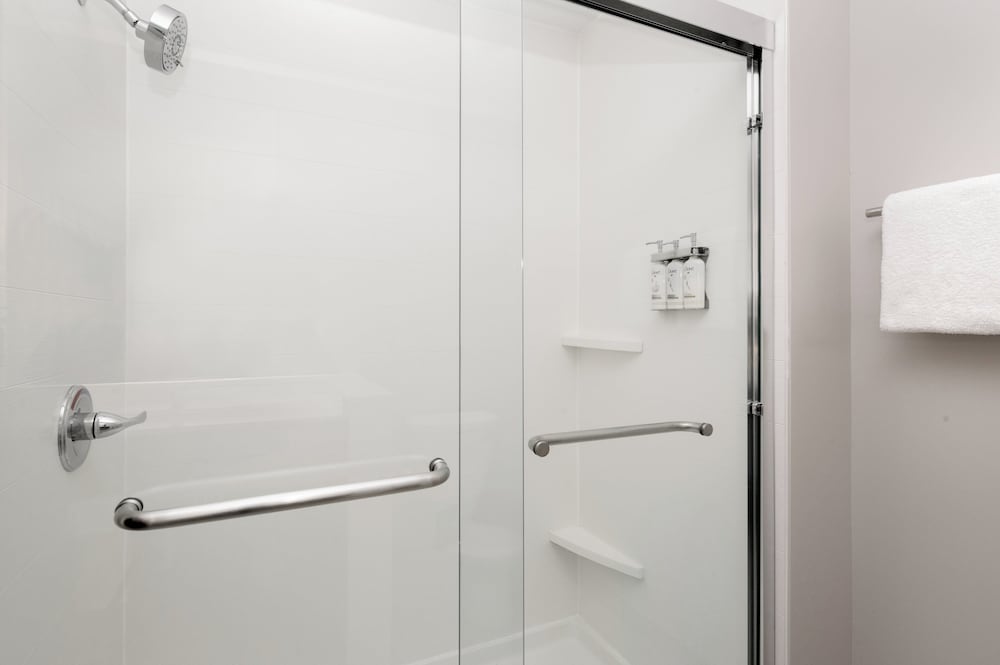 Holiday Inn Express and Suites Alton St Louis Area - photo 17