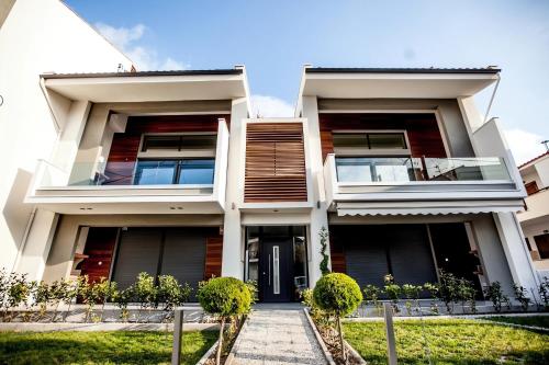 Aleksia seaside deluxe apartment — 4-Star Luxury Hotel in Pefkochori, Greece