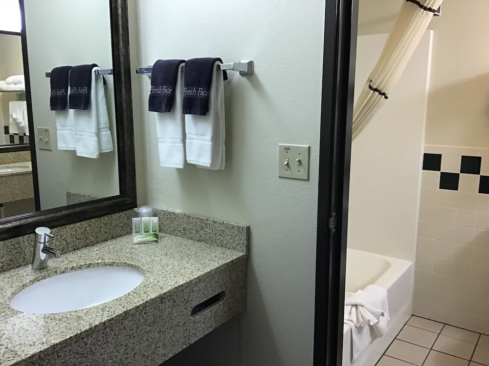 AmericInn by Wyndham Cody - photo 35