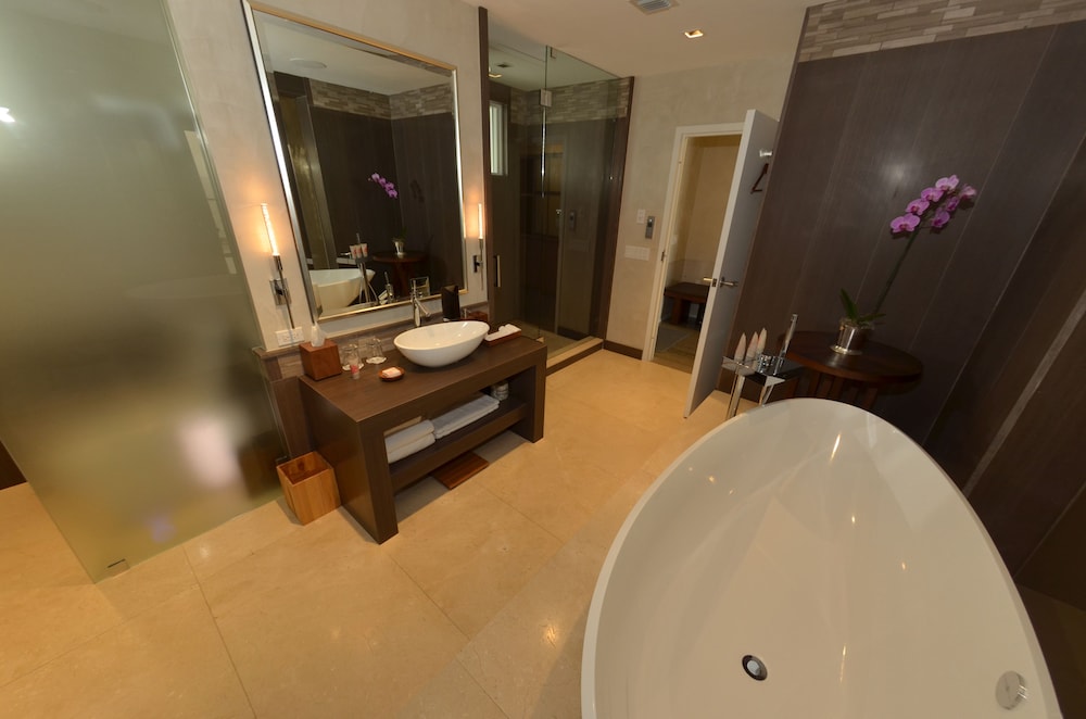 Royal Blues Hotel - photo 14