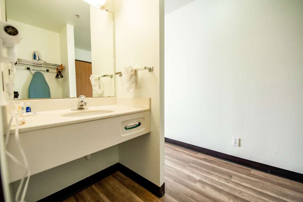 Rodeway Inn Central Colorado Springs - photo 16