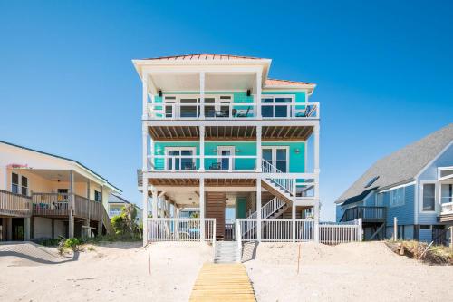 The Salty Dog by Oak Island Accommodations - featured photo