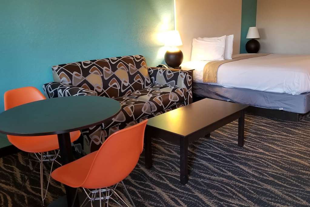 Howard Johnson by Wyndham Houston Hobby Airport - photo 12