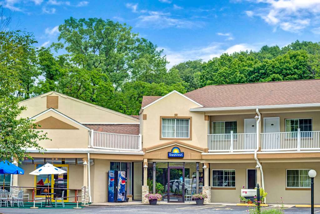 Days Inn by Wyndham Ridgefield - featured photo