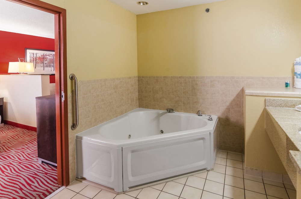 Holiday Inn Express & Suites Vinita by IHG - photo 21