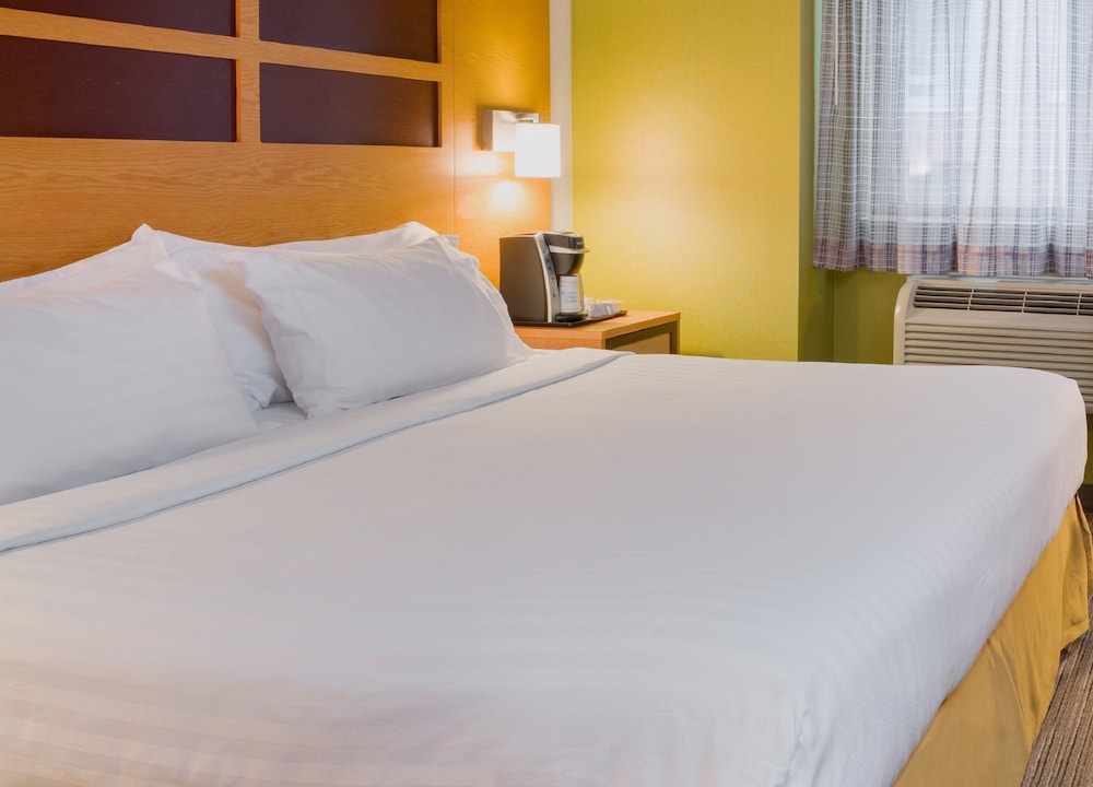 Holiday Inn Express New York City Times Square by IHG - photo 4