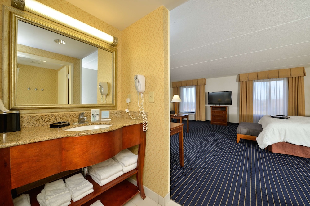 Hampton Inn Farmville VA - photo 18