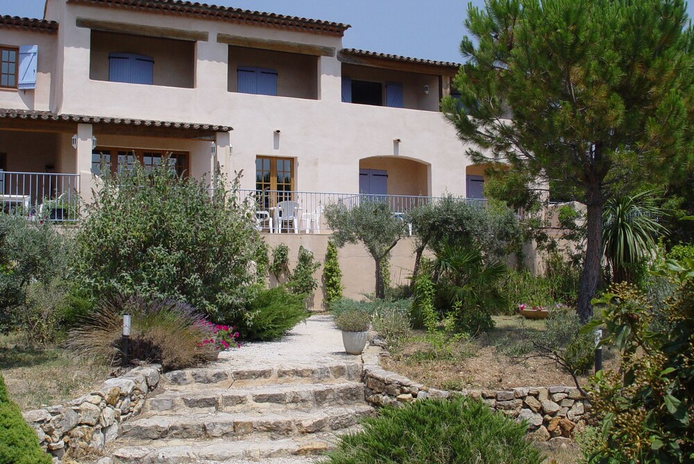 Logis Le Mas des Collines - carbon neutral hotel in Brignoles