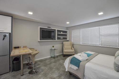 29 Sandringham Mouille Point