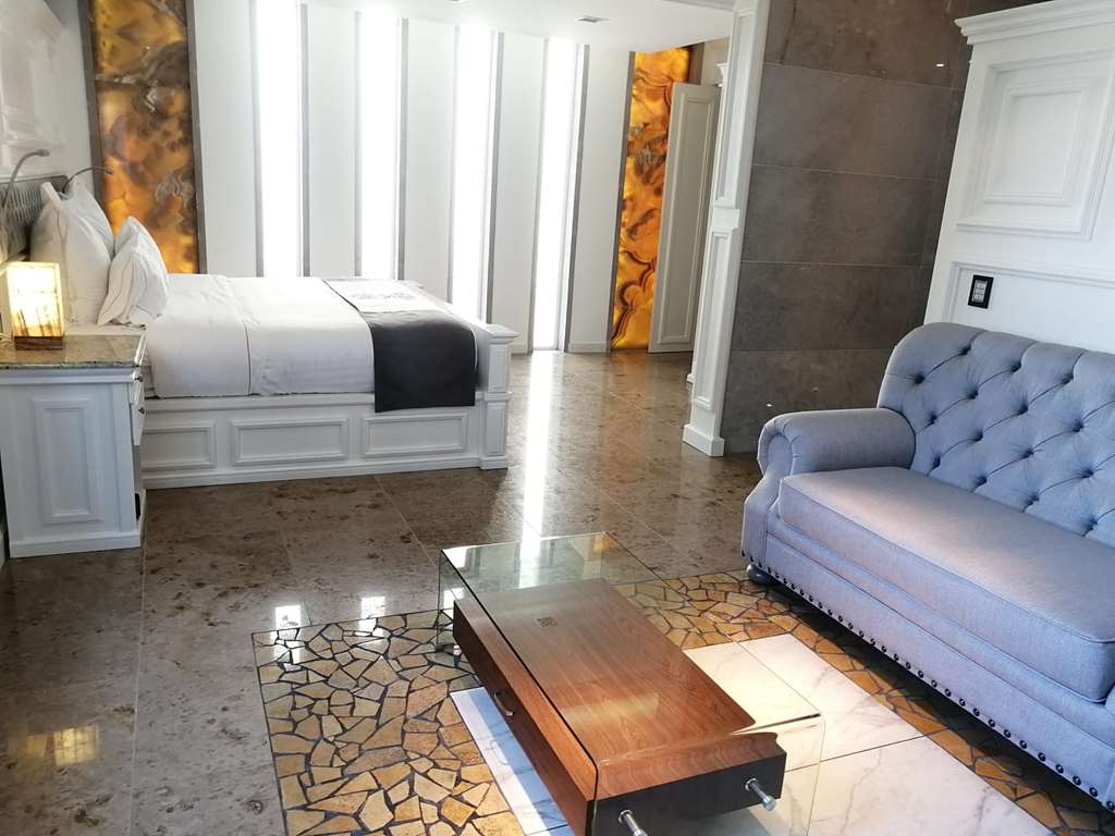 Master Suite at Hotel and Spa Mansion Solis by HOTSSON