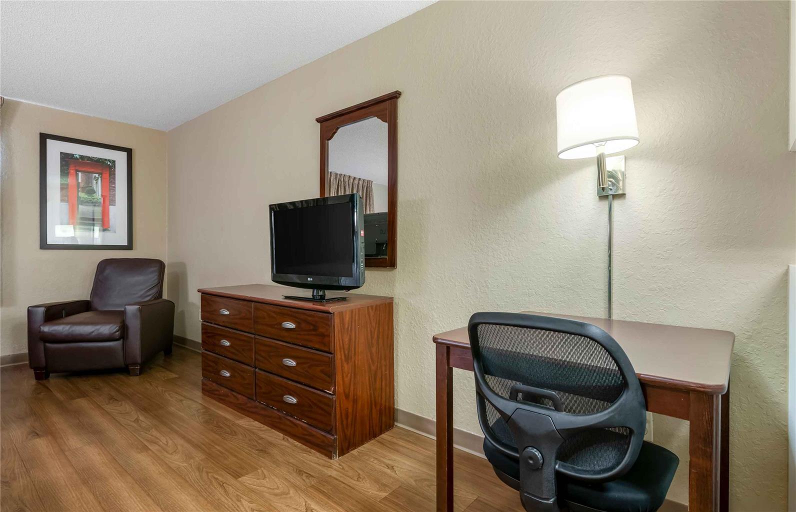 Extended Stay America Select Suites Jacksonville Lenoir Avenue East - photo 17